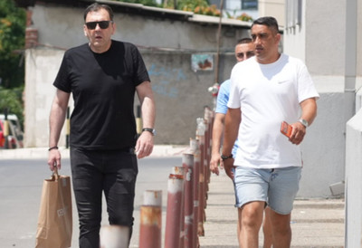 Kasper došao po Minu Kostić u "Lazu Lazarević": Njegovo ponašanje svi primetili, bio je neubičajeno neraspoložen, ozbiljan i uzdržan