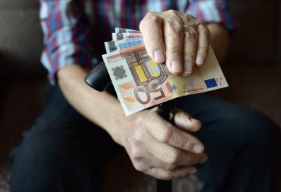 Penzioneri, proverite svoje račune: Objavljeni novi iznosi, poznato koliko će novca kome leći