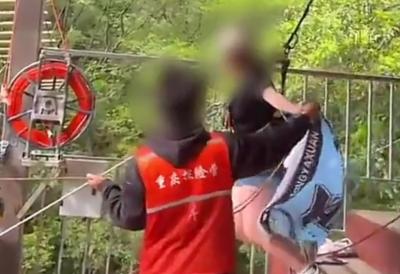 Turistkinja (16) poginula tokom skoka sa litice: Upozorila osoblje da je UŽE LABAVO, ali niko nije reagovao - snimak je uznemirujuć (VIDEO)