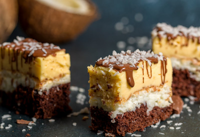 Recept za tropske kraljice kocke - kremasti kolač sa kokosom, vanilom i čokoladom koji se topi pod nepcima