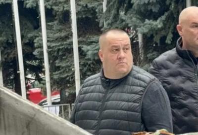 Sinu Halida Bešlića na majčinoj sahrani prišao nepoznati čovek: Na grobu roditelja mu dao nešto što ga je skrhalo