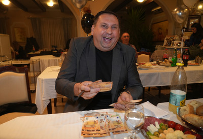 (VIDEO) Ženi se Taki Marinković! Otac rijaliti učesnice pokazao velelepni prsten za lepšu polovinu - "Dosta je bilo samoće"