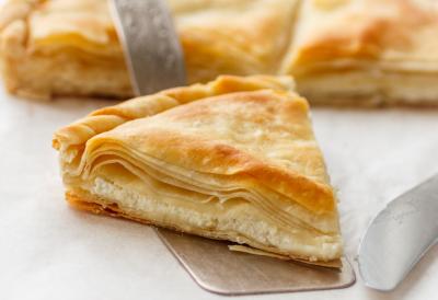 Grčka pita sa fetom - obavezna za letnje vrućine: Sprema se očas posla, a pojede još brže - Recept nikad lakši