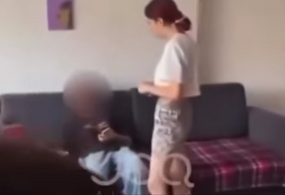 Devojčice su prešle sve mere: Vršnjakinju pesničile i šamarale, jedna snimala i bodrila nasilje - Šokantan video kruži mrežama (VIDEO)