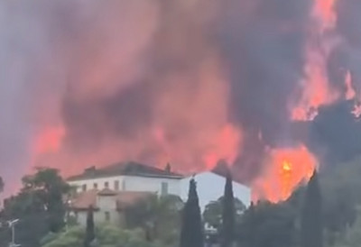(VIDEO) Francuska na udaru VATRENE STIHIJE: Plamen progutao stotine hektara, naređena hitna evakuacija - požar se širi neverovatnom brzinom, obustavljen i železnički saobraćaj