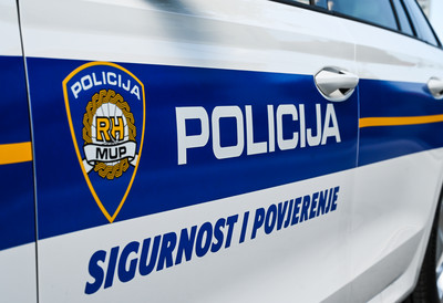 Užas u Istri: Švajcarac (51) krišom snimao golu decu, policija posle pretresa telefona ostala u šoku - usledilo hitno hapšenje