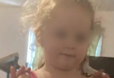 DEVOJČICA DOBILA VAŠKE I UMRLA Majka i otac dobili maksimalne kazne: Kad su joj skinuli kapu, ispala je bubašvaba, uslovi u kojima je živela bili su JEZIVI