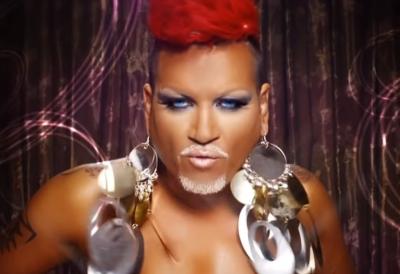 "Otečene i neprirodne" Pogledajte kako izgledaju Azisove grudi nakon ugradnje silikona