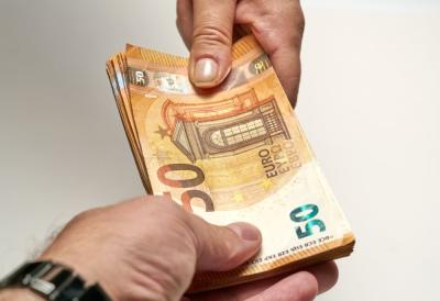 Mladi u komšiluku dobijaju po 100 evra: Evo za šta je novac namenjen