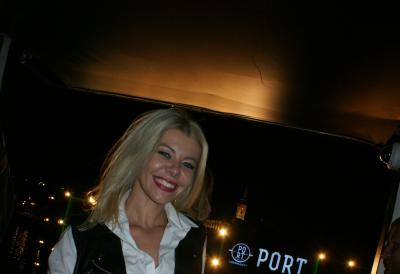 Danijela Karić i Nikola Martać proslavili sinu 18. rođendan: Bivši fudbaler sinu pred svima uručio BOGATSTVO