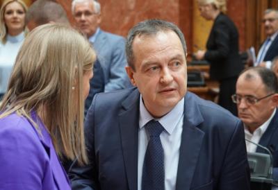 Dačić: Policija je sinoć brutalno napadnuta i gađana topovskim udarima