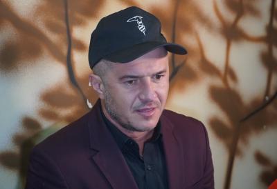 Sale Tropiko doževeo moždani udar: Slošilo mu se pred decom - Hitna pomoć stigla po pevača