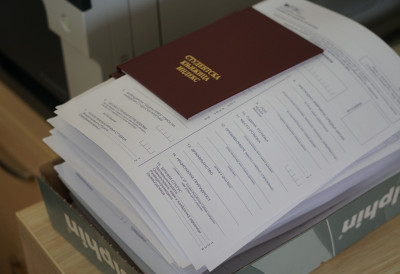 Beogradski univerzitet poslao saopštenje samo podobnim medijima? Demantuju pauze u akreditacijama i izveštaj DRI, a informacije i dalje zamagljene