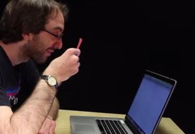 Muškarac ostavio svoj laptop na stolu i otišao na ručak, kad se vratio ostao je u ŠOKU - Da li bi ovako nešto moglo da se dogodi U SRBIJI?