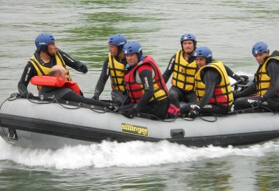 Drama i misterija u Zrenjaninu: Nepoznata osoba pala sa mosta, spasioci cele noći na terenu pretražuju kanal