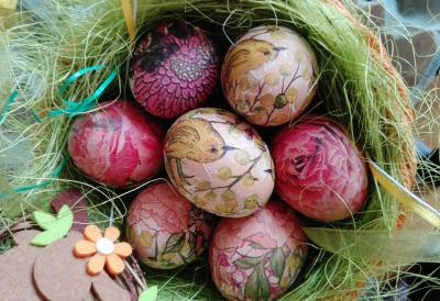 Za Uskrs ofarbajte jaja tako da vam svi pozavide! TRIK JE U CEPKANIM PAPIRIĆIMA!