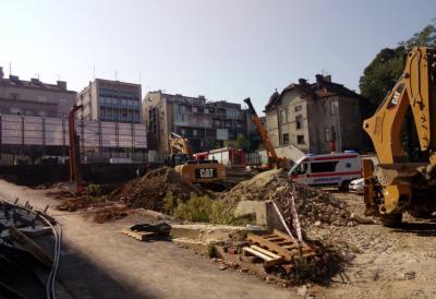 Zemlja se obrušila na radnika na gradilištu: Strašan slučaj u Mladenovcu, muškarac u teškom stanju