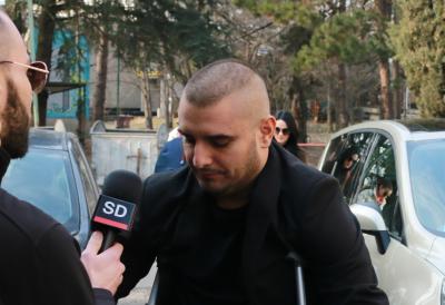 Napali ga jer nije prošlo 40 dana, a već je krenuo sa nastupima: Darko Lazić uzvratio! "Izdržavam tri porodice, a vi manje gledajte..."