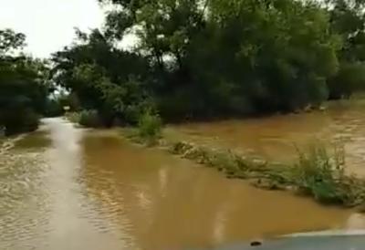 Teška noć za stanovnike Lučana: Putevi i njive potpuno preplavljeni, uvedena vanredna odbrana od poplava