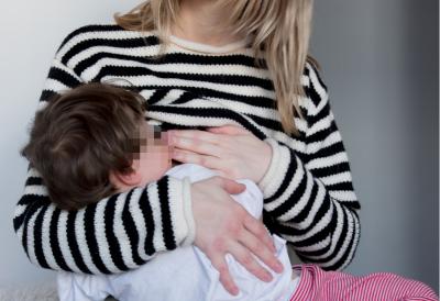 Mlada majka u šoku: "Svekar i svekrva ne žele da dojim pred njima, odredili gde to smem da radim"