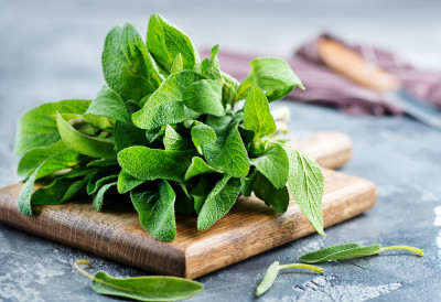 Biljka iz vaše kuhinje može pomoći kod bola u grlu, a većina ne zna kako da je koristi