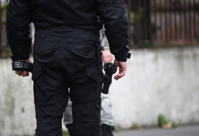 Užas na jugu Srbije: Dve maloletnice brutalno napadnute usred grada, policija hitno reagovala