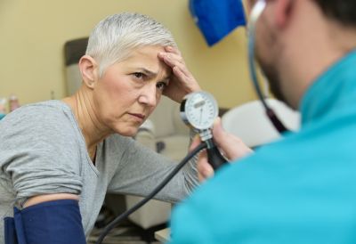 DA LI SE PRITISAK MERI NA LEVOJ ILI DESNOJ RUCI? Doktor objašnjava u čemu je razlika