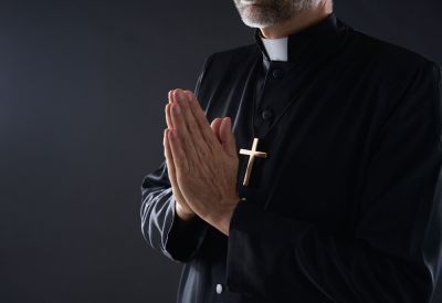 Skandal koji potresa Zadar: Sveštenik osuđen za pokušaj zloupotrebe deteta i snimanje eksplicitnih video snimaka - Presuda šokirala javnost