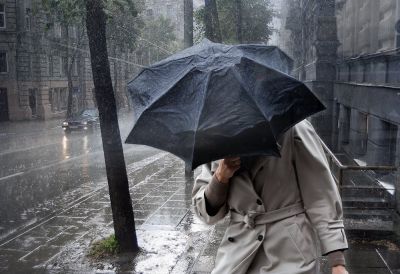 (VIDEO) Strašno nevreme pogodilo Novi Sad: Grad i oluja napravili haos na ulicama