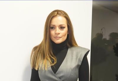 Popularna pevačica pala sa velike visine direktno na leđa - pretrpela ozbiljan prelom