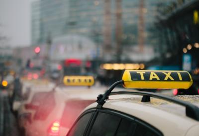 USKORO STIŽE PRVI ROBOTAKSI: Već se vozi na ulicama glavnog grada