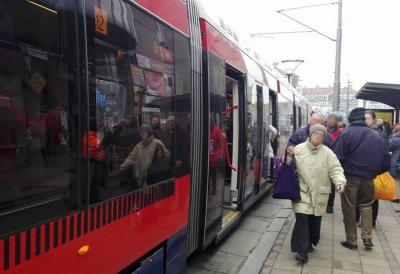 Užas! Tramvaj iskočio iz šina u Beogradu