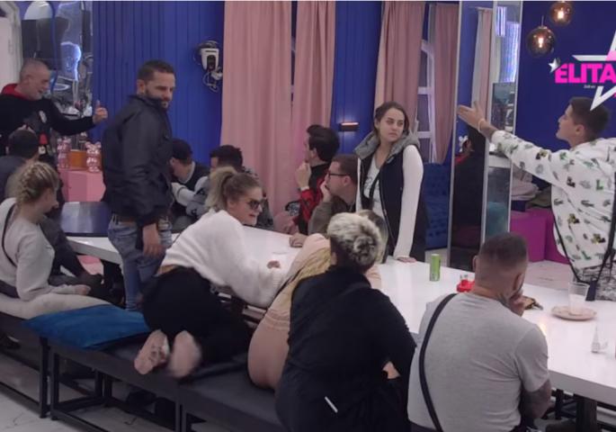 Lepi Mića, Bojana Pavlović