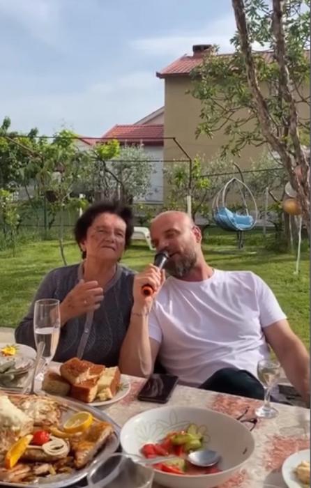 Boban Rajović sa majkom