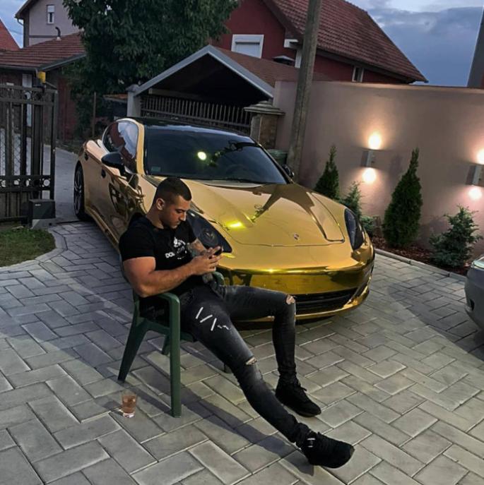 ISPLIVAO SNIMAK NA KOJEM LOMI AUTOMOBIL!