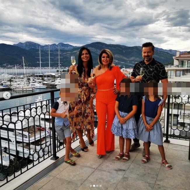 Neda Ukraden, Jelena Bilbija Minović, 