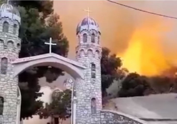 Požar na Eviji pred kapijama manastira