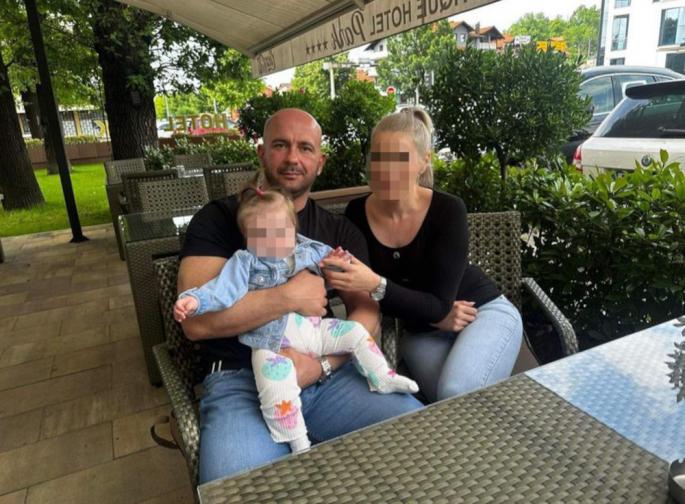 Nermin Sulejmanović, sa detetom i ženom