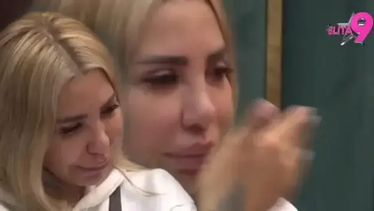 Ahmićeva briznula u plač: Nakon pomirenja Asmin priredio Aneli nezaboravno iznenađenje - ostala u šoku kad je ovo videla na vratima