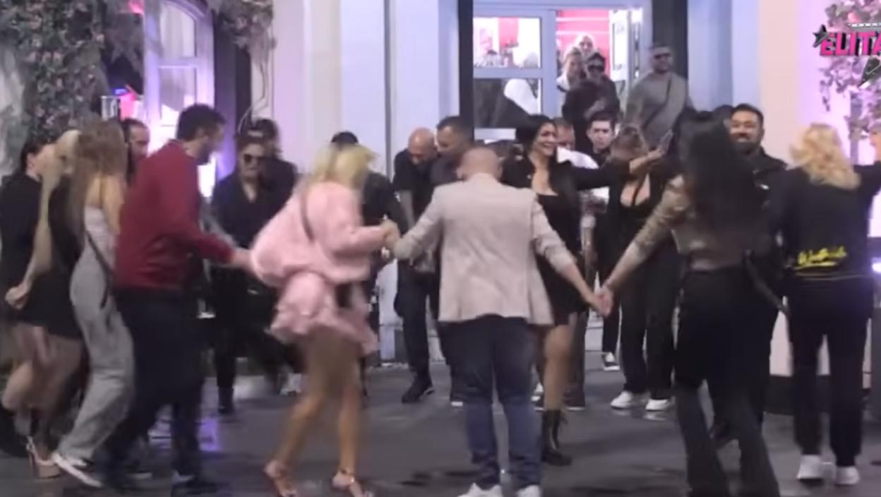 SETILI SE SLAVE I KRSTA: Kolovođa Zorica Marković povela CELU "Elitu" napolje, pa opičili kolo po sred imanja (VIDEO)