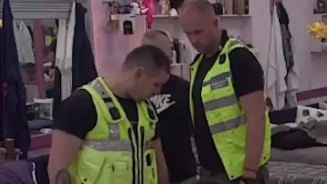 Hitna intervencija obezbeđenja: Uroš Stanić demolirao Belu kuću - sve se trese od njegovog urlikanja (VIDEO)