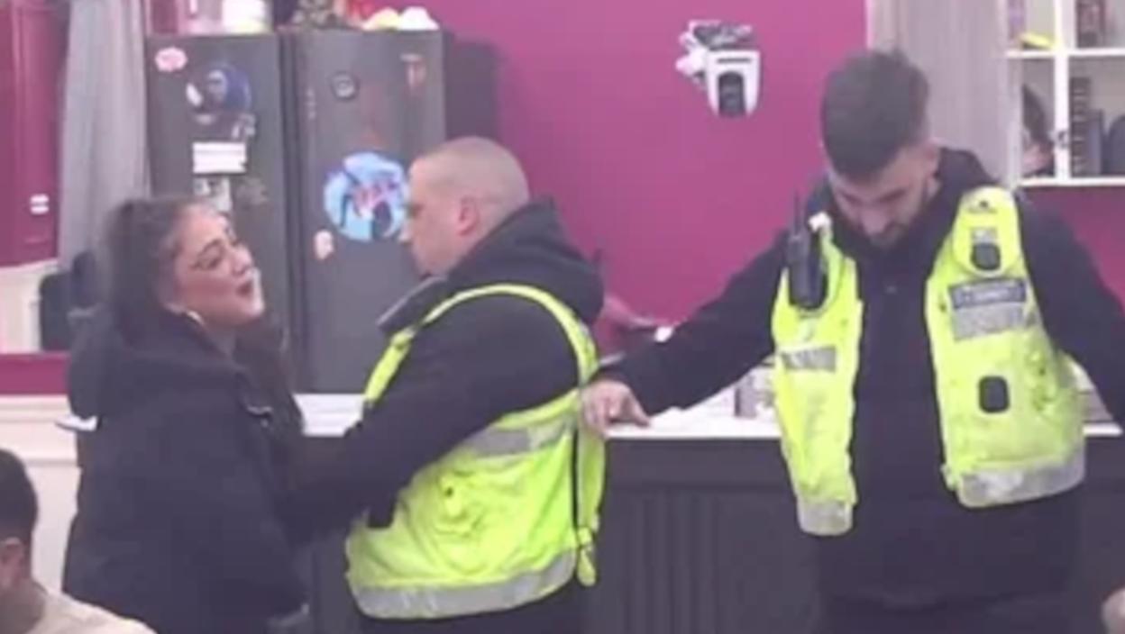 Obezbeđenje hitno izvelo Anastasiju Brčić iz Bele kuće - Veliki šef odlučio da ne toleriše više njeno ponašanje