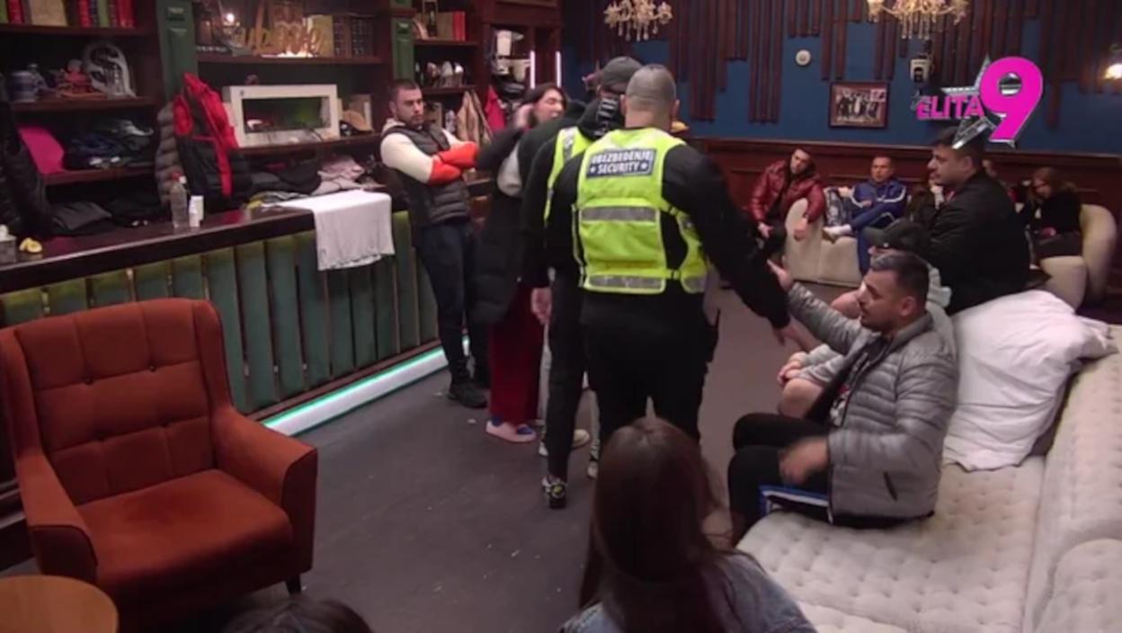 Ratno stanje u Eliti 9: Aneli i Bora sami protiv svih, obezbeđenje je svuda, drama dostigla vrhunac