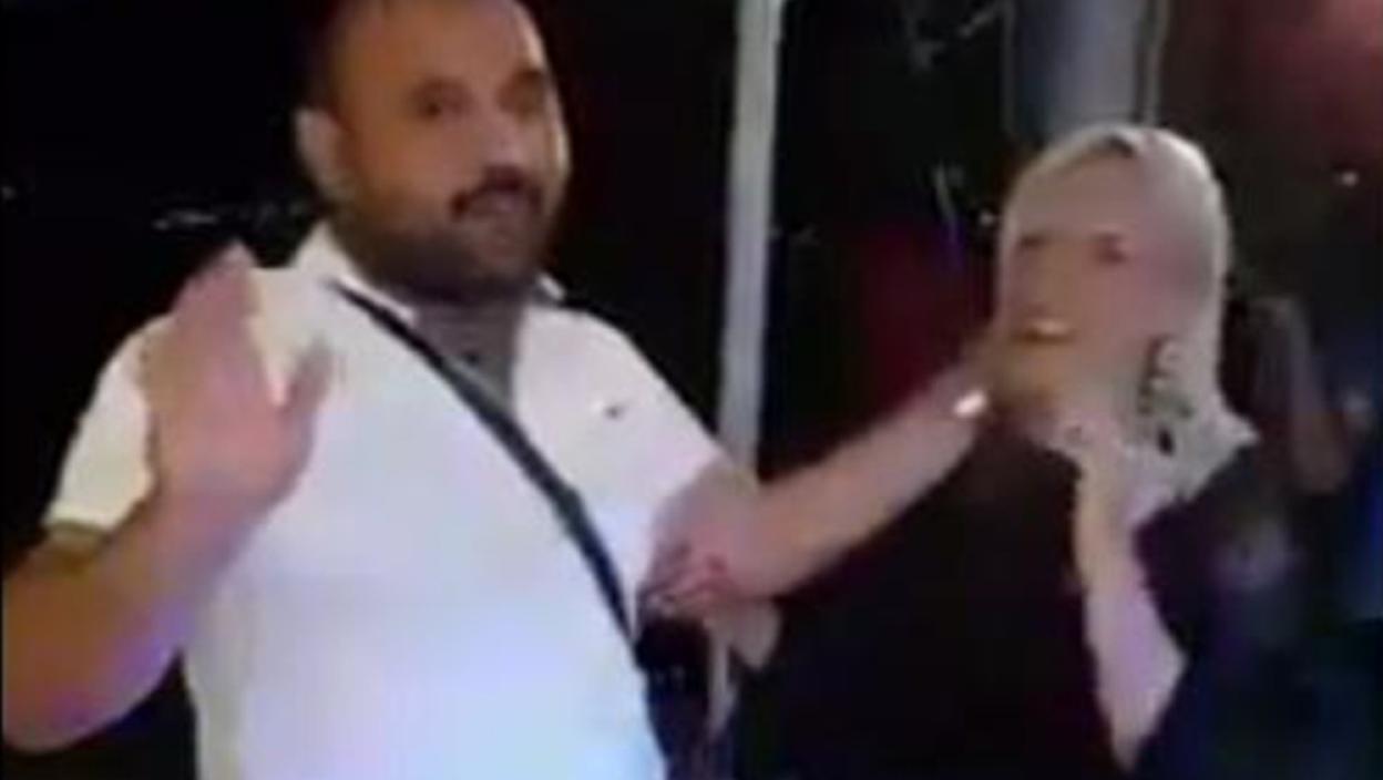 Slavili u Tivtu 10 godina mature, a onda se pojavio čovek u beloj majici i nastao pravi HAOS (VIDEO)