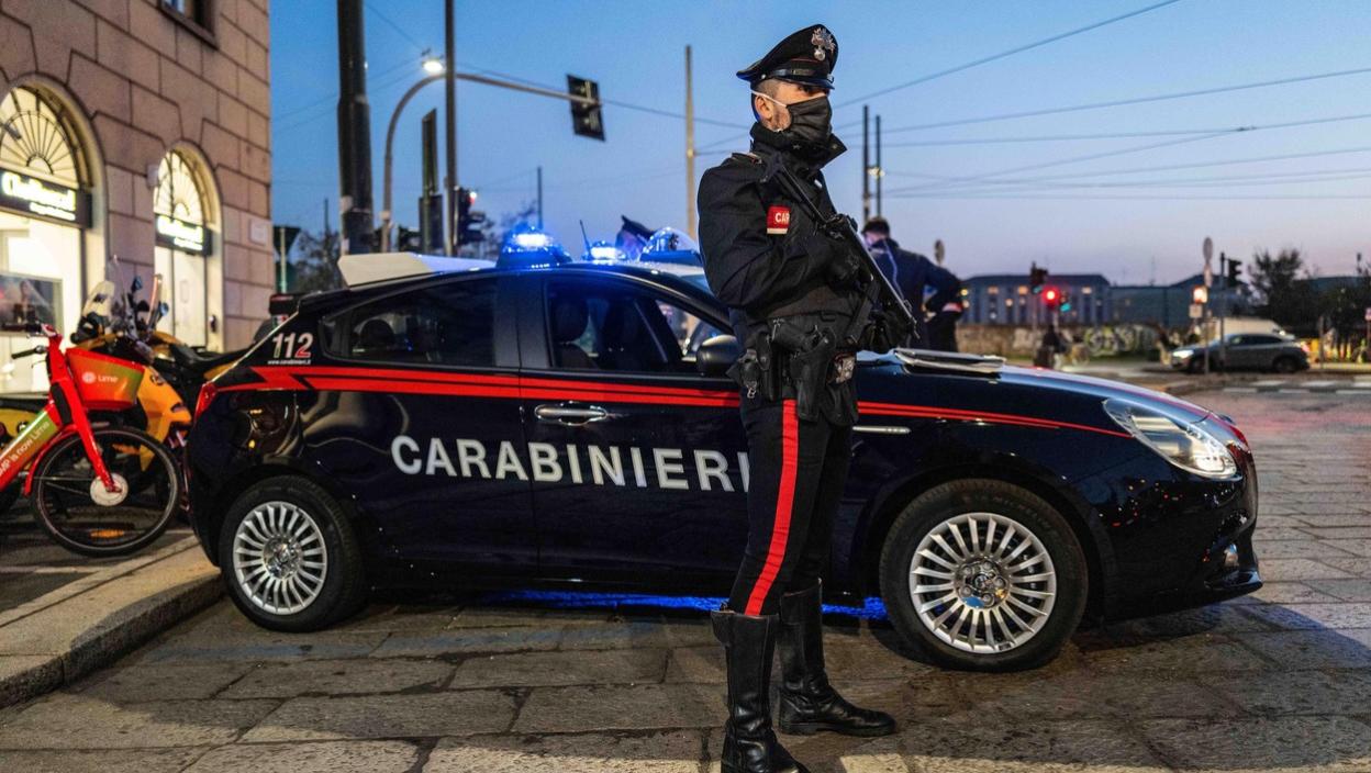 La polizia italiana ha fermato il veicolo, i serbi sono saltati fuori e sono fuggiti