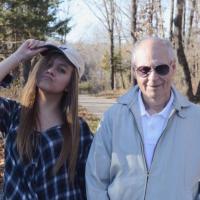 Ćerka, otac, devojka, deda