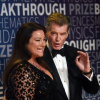 Pirs Brosnan i supruga