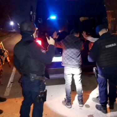 Policija hapsi migranta