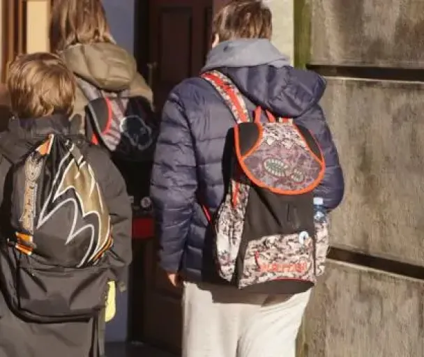 NEZAPAMĆENO! Nastavnica zavezala učenika za stolicu i izašla, usledio još veći horor