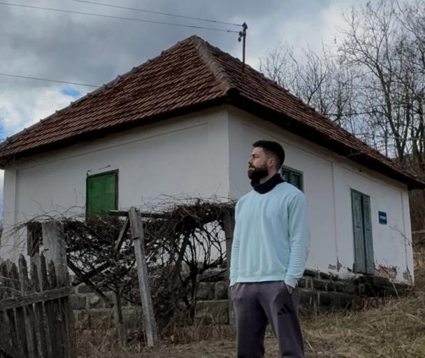 Napustio grad i kupio "poslednju kuću na selu": Mihailova priča zaludela Srbiju - Ne želim da živim u stanu i da mi je sve na klik